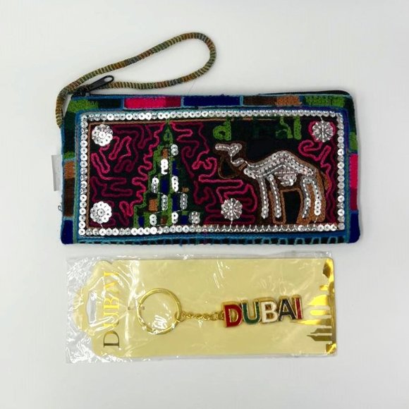 Embroidered and Sequined Clutch with Key Chain from Dubai - Never Used - Picture 1 of 7